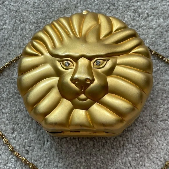 🚚 MOVING SALE Vintage brushed gold Lion's Head hard case minaudière crossbody - Picture 11 of 15